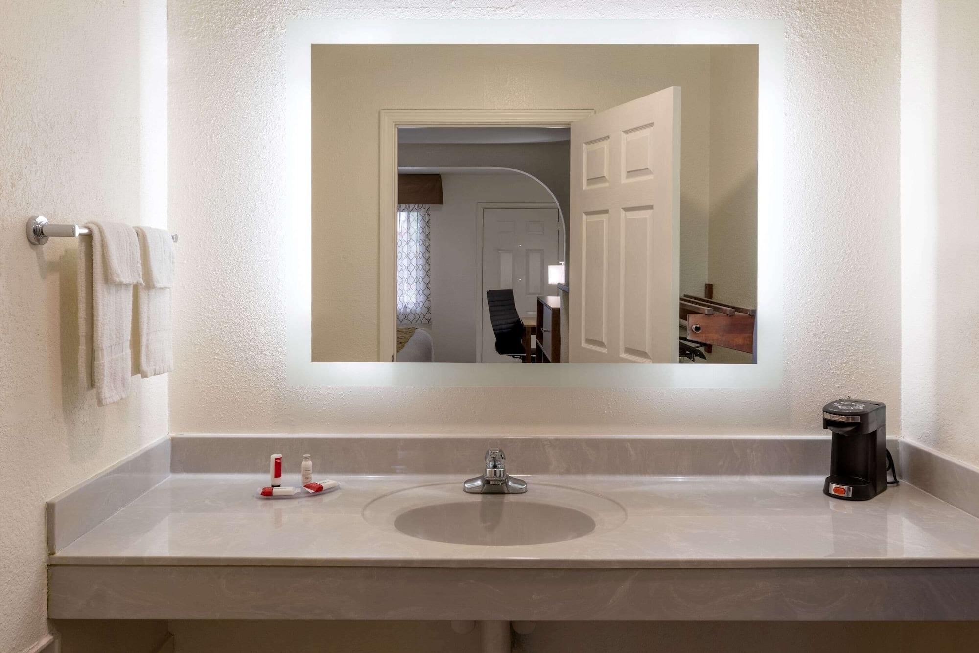 במוטל Baymont By Wyndham Biloxi - Ocean Springs מראה חיצוני תמונה